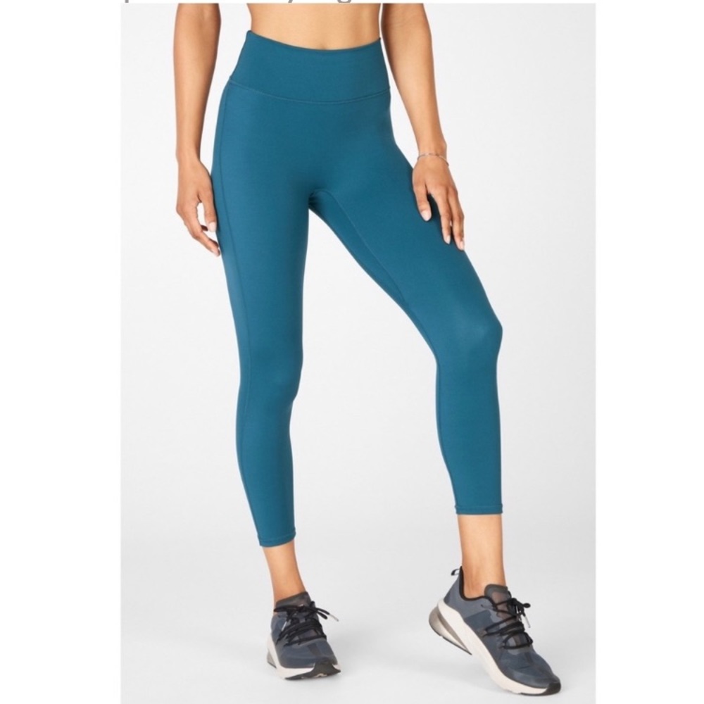 Fabletics Midnight Teal Anywhere High Waisted Capri Leggings M